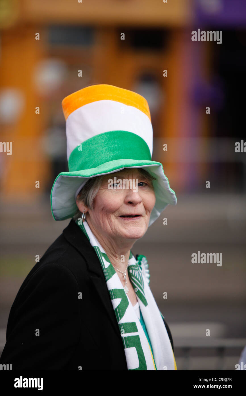 Femme à St Patrick's Day Parade. Digbeth Birmingham 2011. Banque D'Images