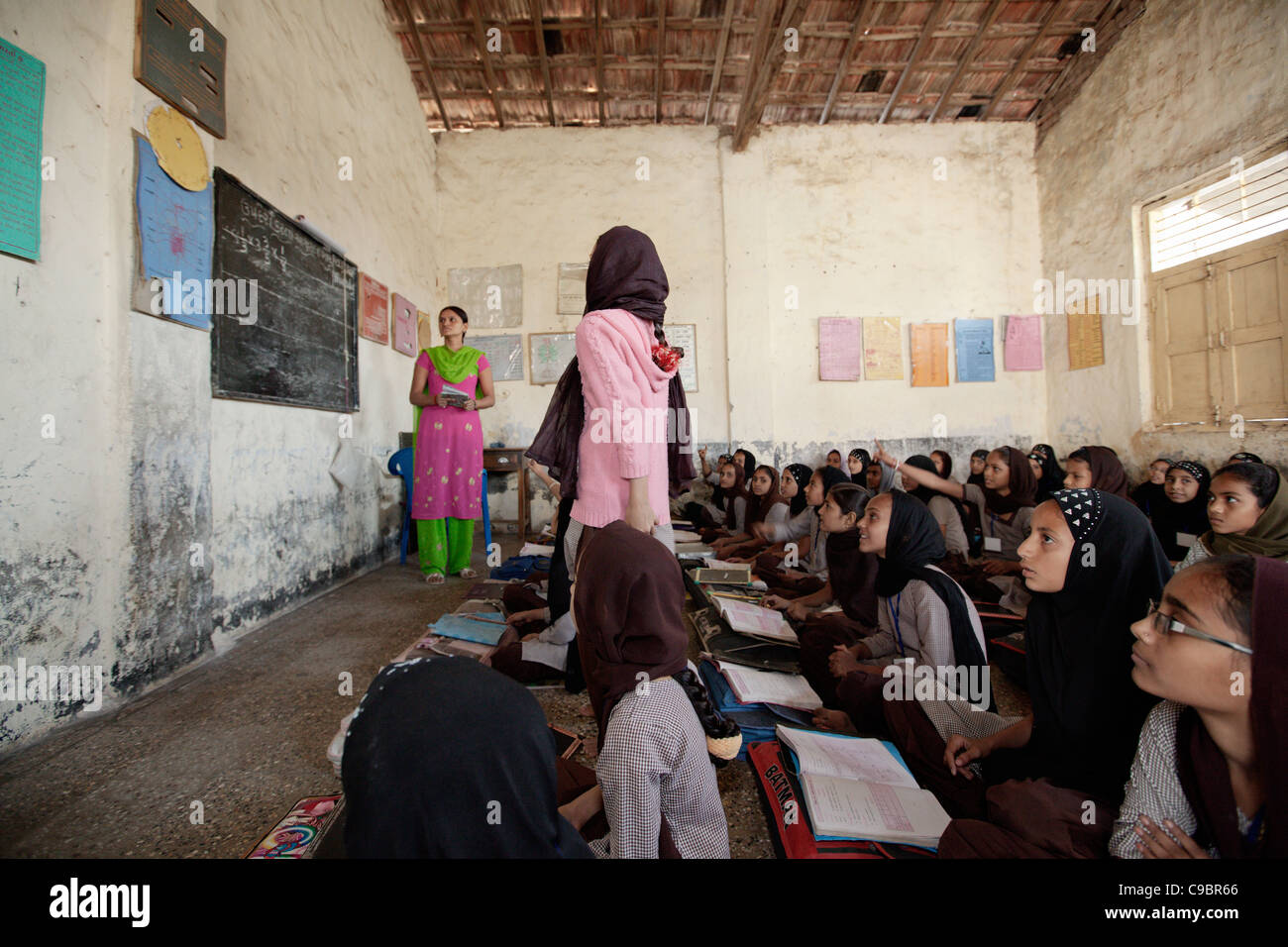 L'école pour jeunes filles musulmanes dans village de Sarod, état du Gujarat, en Inde. Banque D'Images