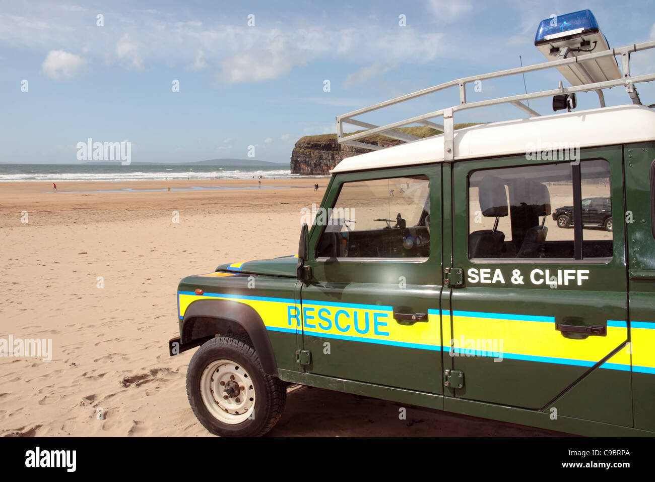 Un véhicule de secours en mer à la main sur la plage Banque D'Images