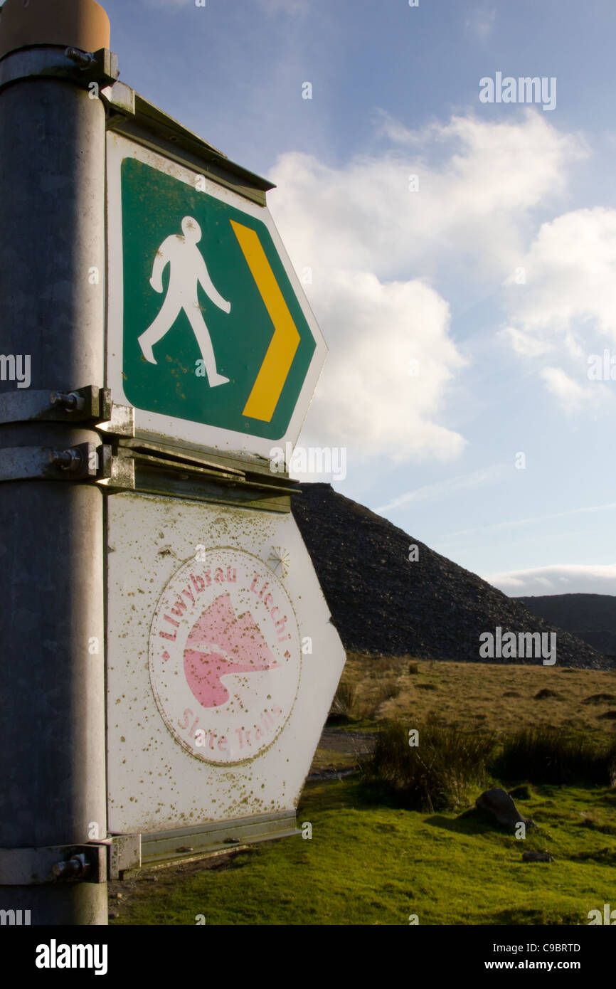 Sentier de la carrière et de gabarit moyen sentier public signe, Snowdonia, Banque D'Images