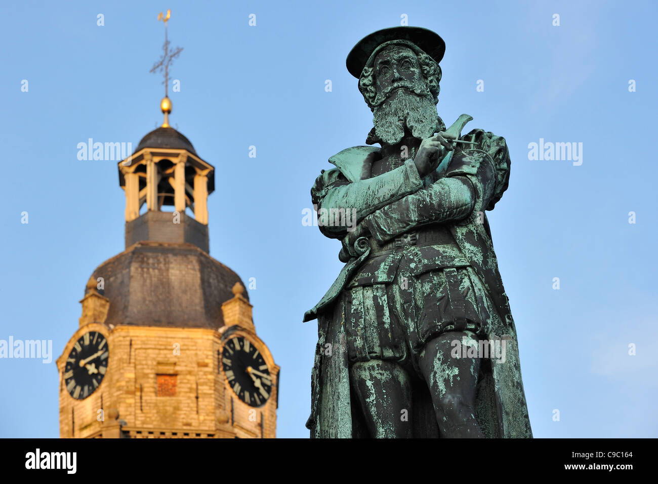 Statue de Gerardus Mercator, cartographe flamand, en face de l'église de Notre Dame à Rupelmonde, Belgique Banque D'Images