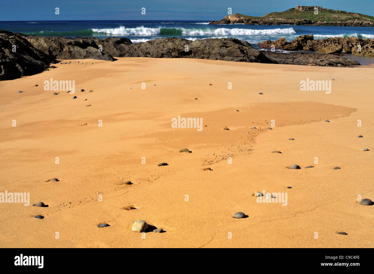 Le Portugal, l'Alentejo : : plage Praia do Pessegueiro près de Porto Covo Banque D'Images