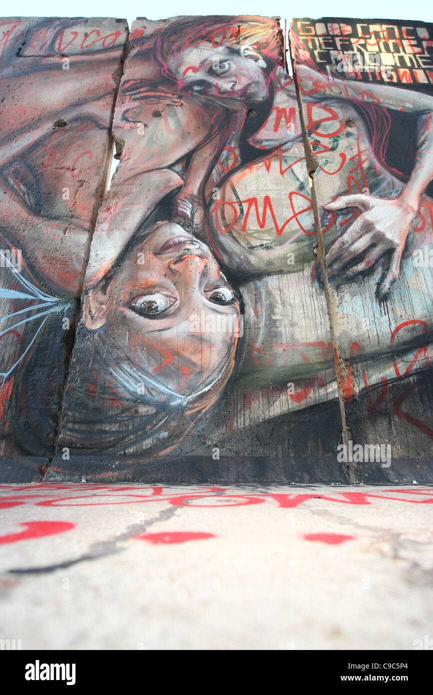 HERAKUT ART DERRIÈRE LE MUR DE BERLIN. Présenté par le WENDE MUSEUM LOS ANGELES CALIFORNIA USA 13 novembre 2011 Banque D'Images