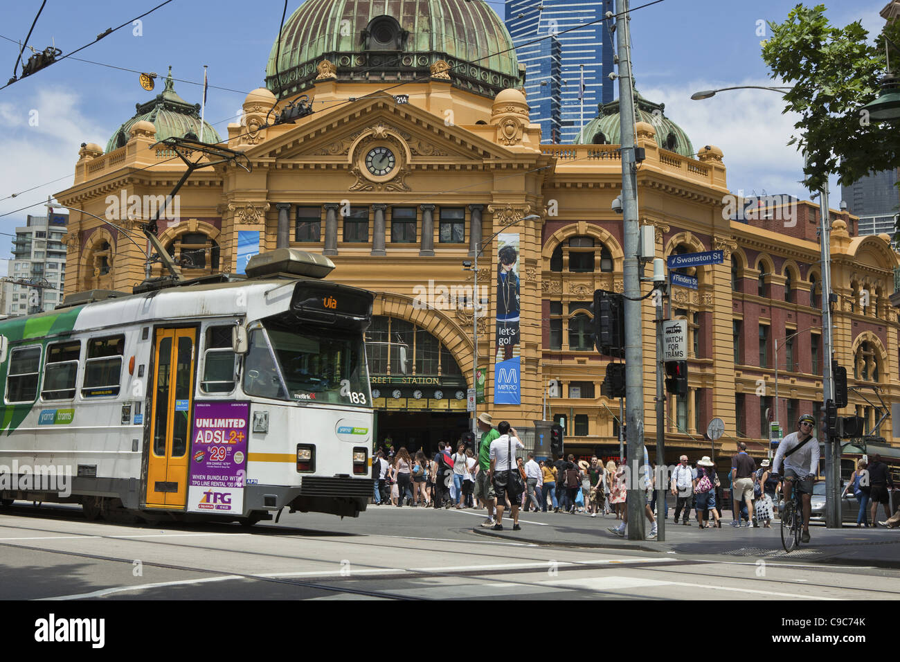 La gare de Flinders Street, Melbourne City transport public sur Finders street Banque D'Images