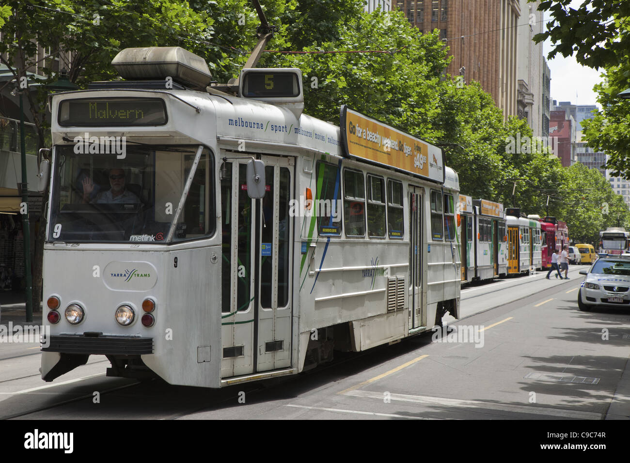 Sunny Melbourne journée sur les systèmes de transport public de la ville. Tramway sur Swanston Street dans le CBD Banque D'Images