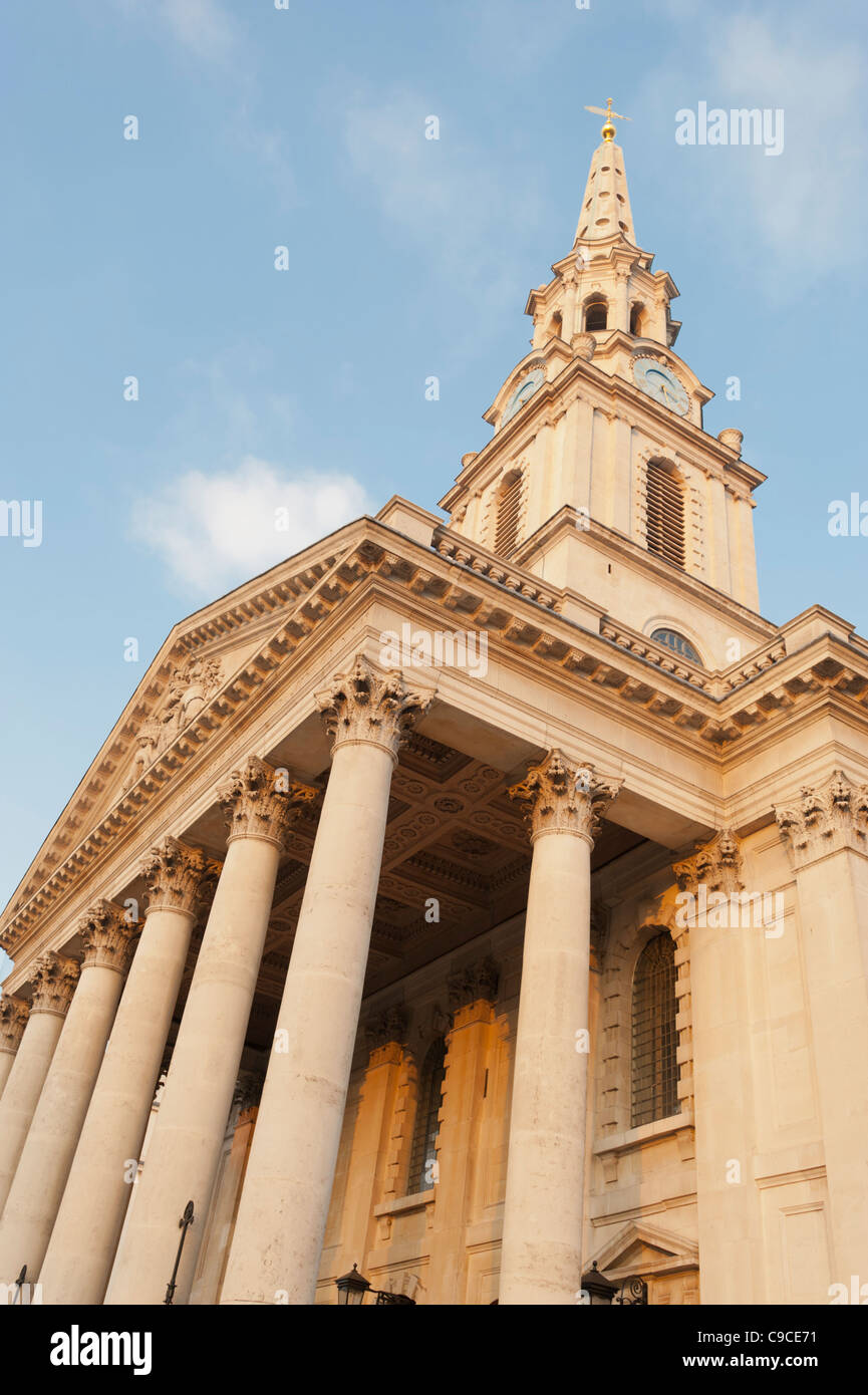 L'église de Saint Martins dans les champs, au coin de Trafalgar Square, au centre de Londres, Angleterre, Royaume-Uni. Banque D'Images