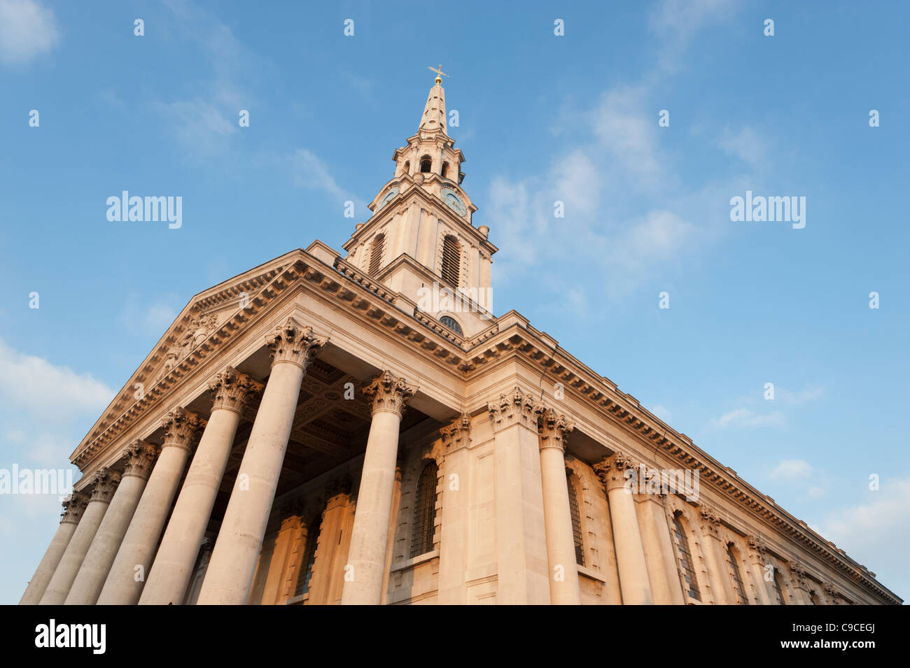 L'église de Saint Martins dans les champs, au coin de Trafalgar Square, au centre de Londres, Angleterre, Royaume-Uni. Banque D'Images