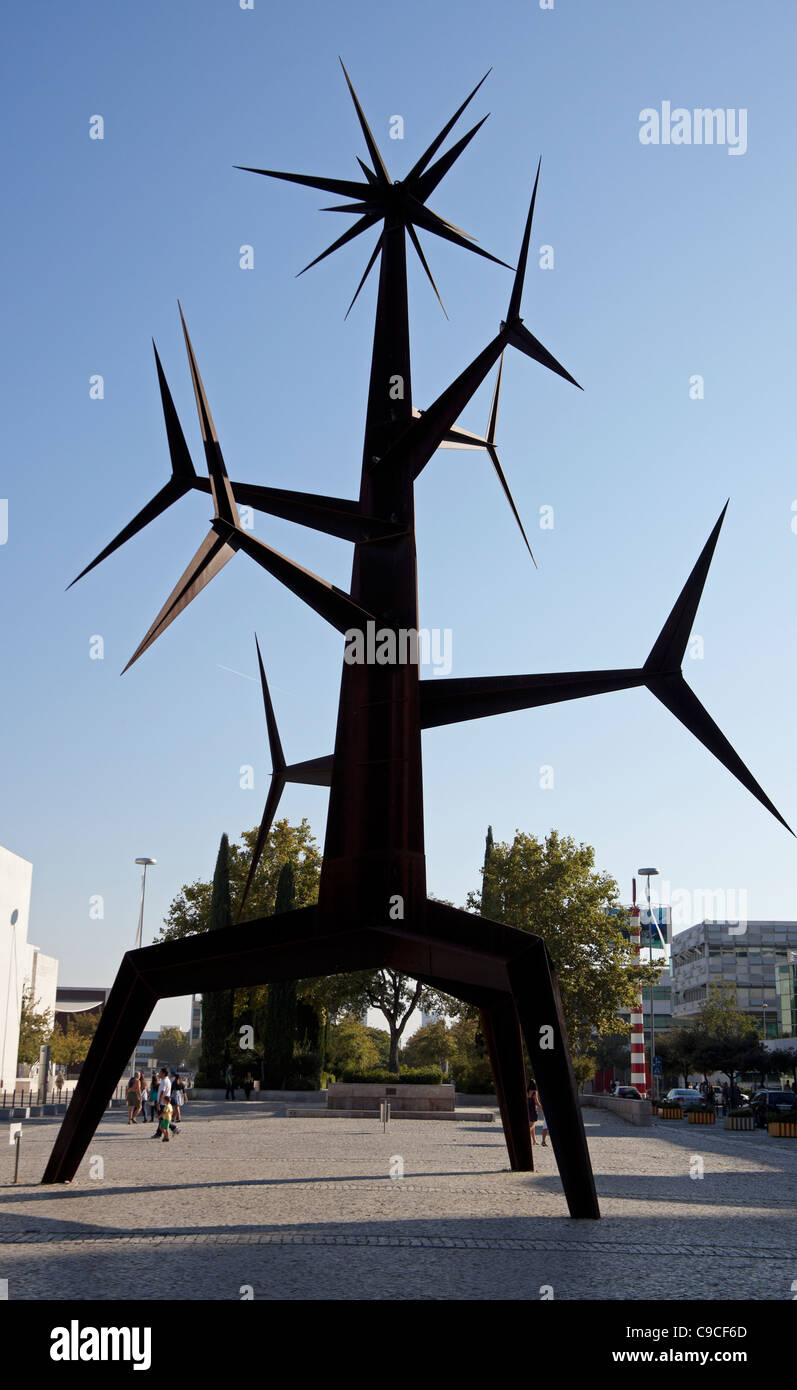 Fer à Repasser, Sol art metal sculpture par Jorge Viera Lisbonne Portugal, Europe Banque D'Images