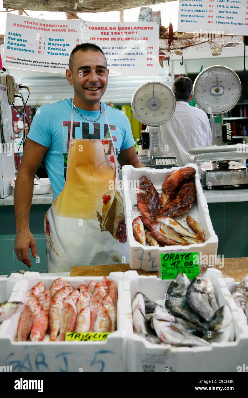 Marché aux poissons, Cagliari, Sardaigne, Italie. Banque D'Images