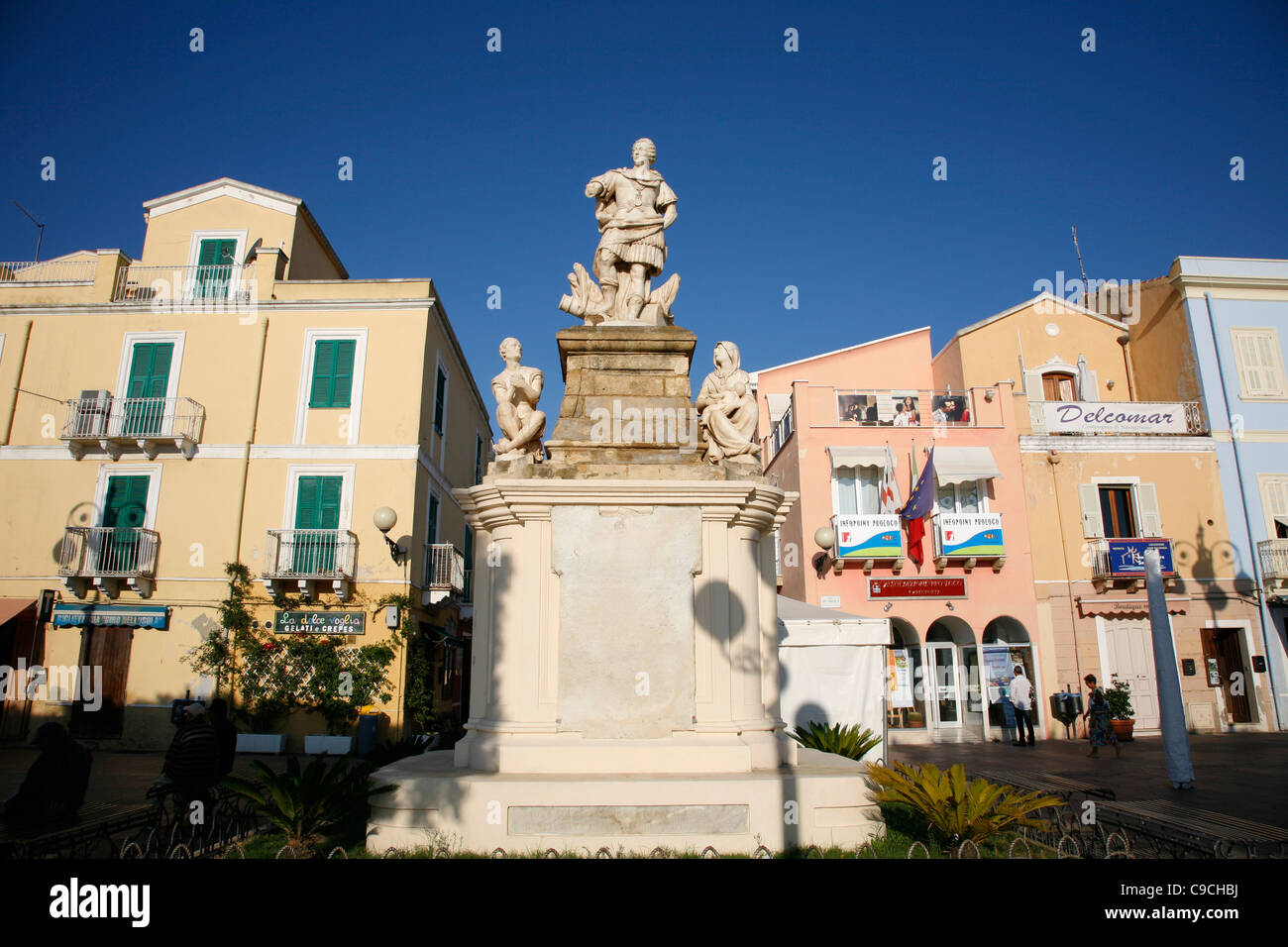 Scène de rue à Carloforte, l'île de San Pietro, Sardaigne, Italie. Banque D'Images