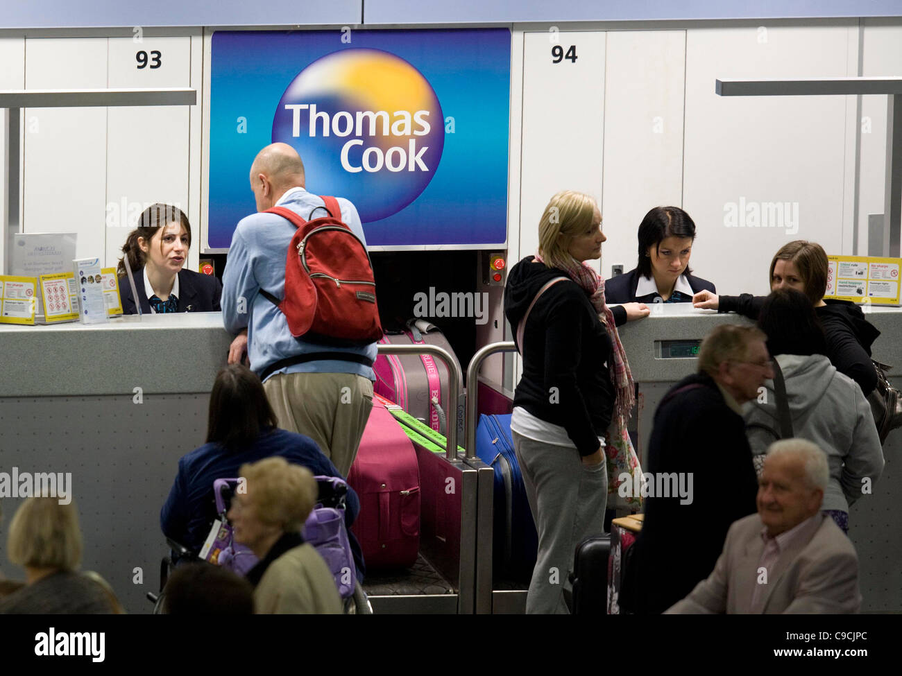 Thomas Cook contrôler dans un bureau à l'aéroport de Gatwick. Photo par James Boardman. Banque D'Images