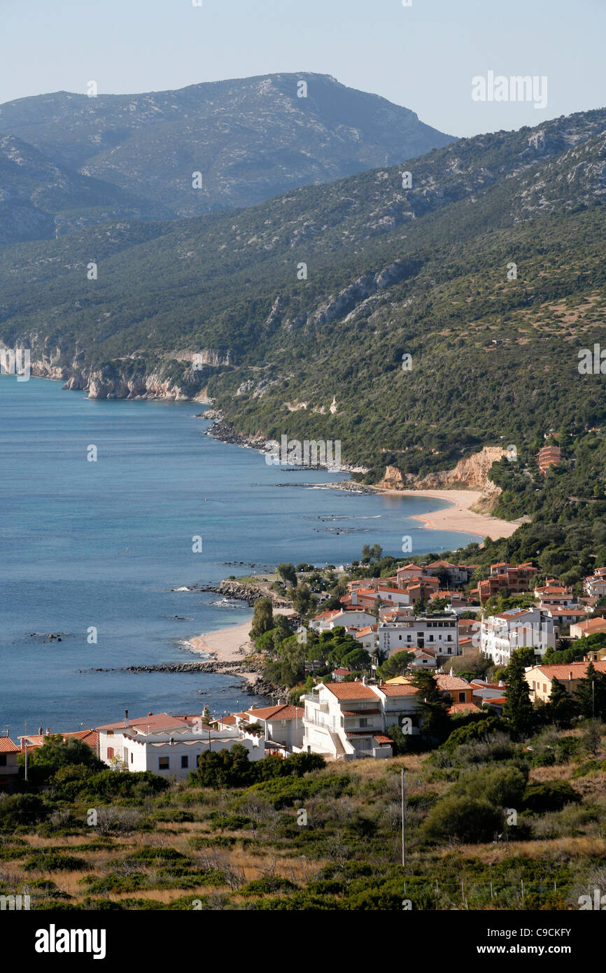 Vue sur Cala Ganone et la baie d'Orosei, Sardaigne, Italie. Banque D'Images