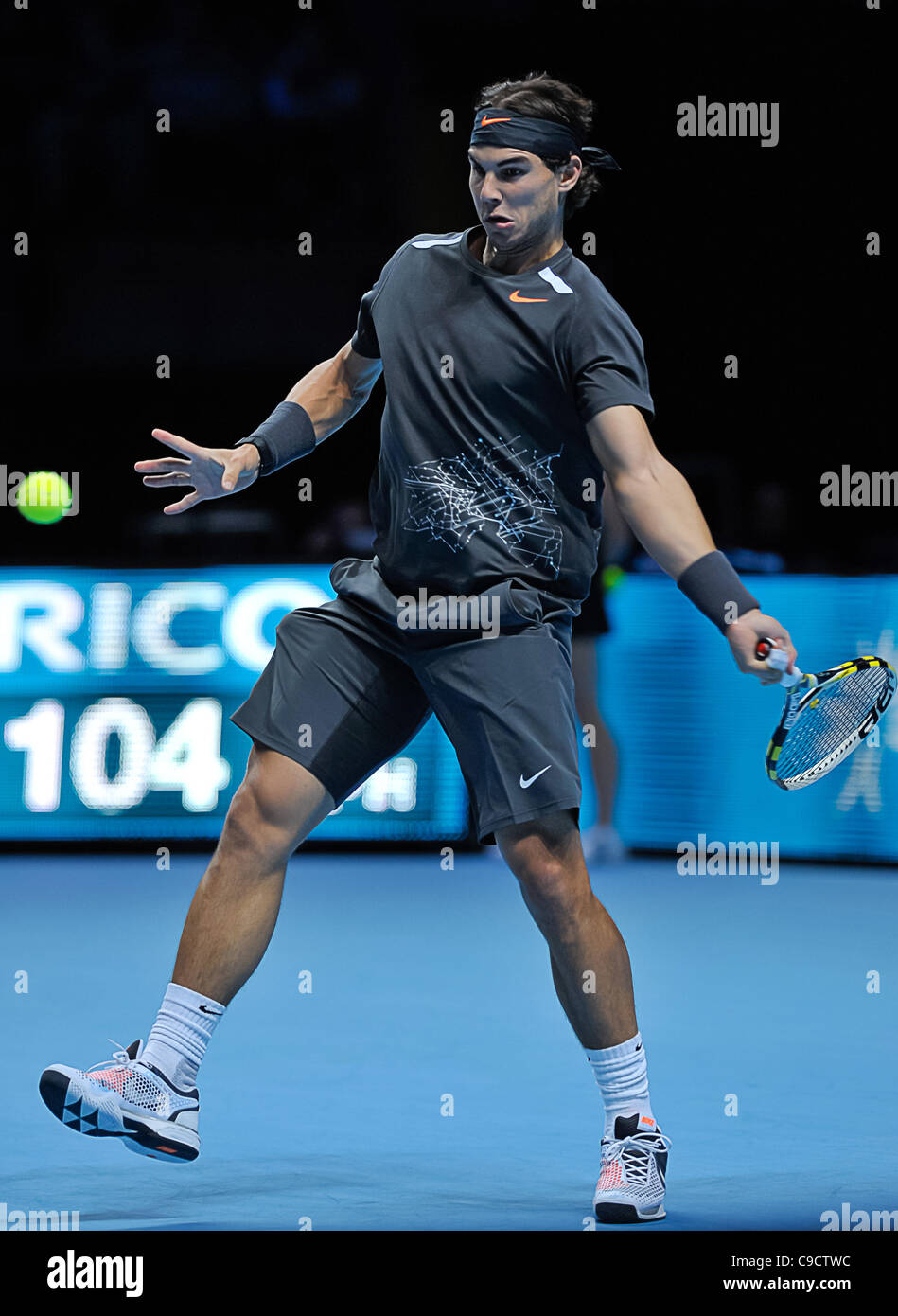 22.11.2011 Londres, Angleterre Rafael Nadal de l'Espagne pendant son match  de round robin contre Roger Federer de la Suisse à la Tennis Barclays ATP  World Tour Finals 2011 au 02 London Arena