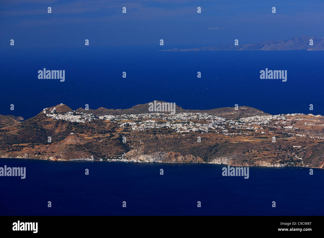 La Grèce, l'île de Milos. 'Aereal view' de Plaka, Trypiti et Klima villages voisins du haut de Profitis Ilias. Banque D'Images
