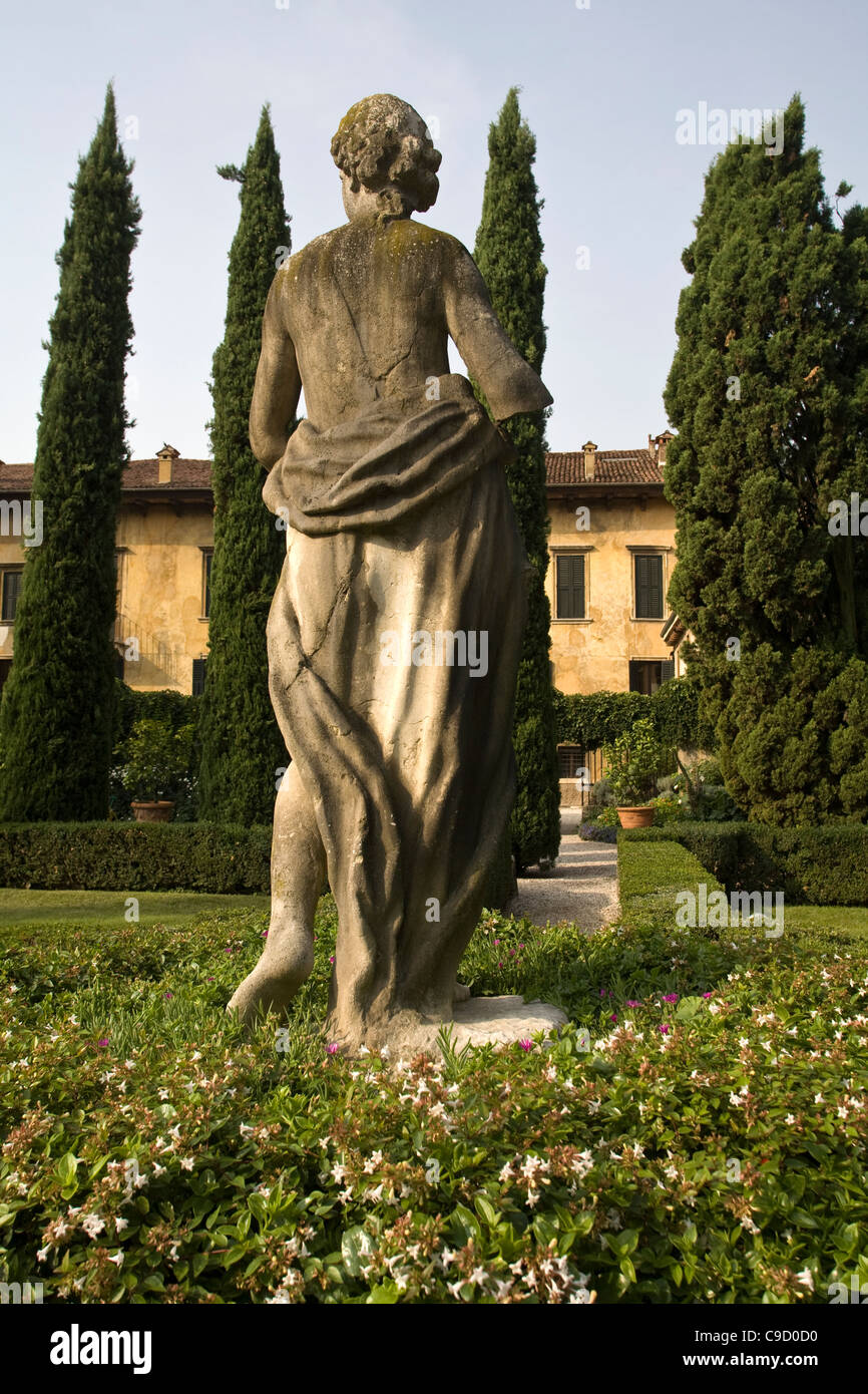 Statue dans le Giardino Giusti à Vérone, Italie Banque D'Images