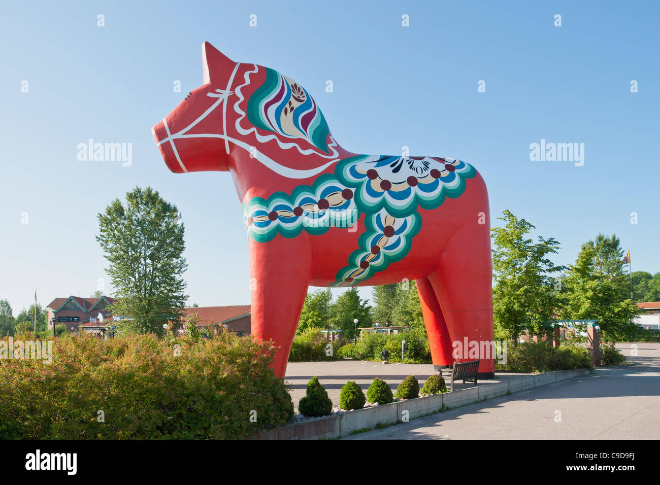 Dala énorme cheval. Un symbole de Dalécarlie en Suède. Banque D'Images Dala énorme cheval. Un symbole de Dalécarlie en Suède. Banque D'Images