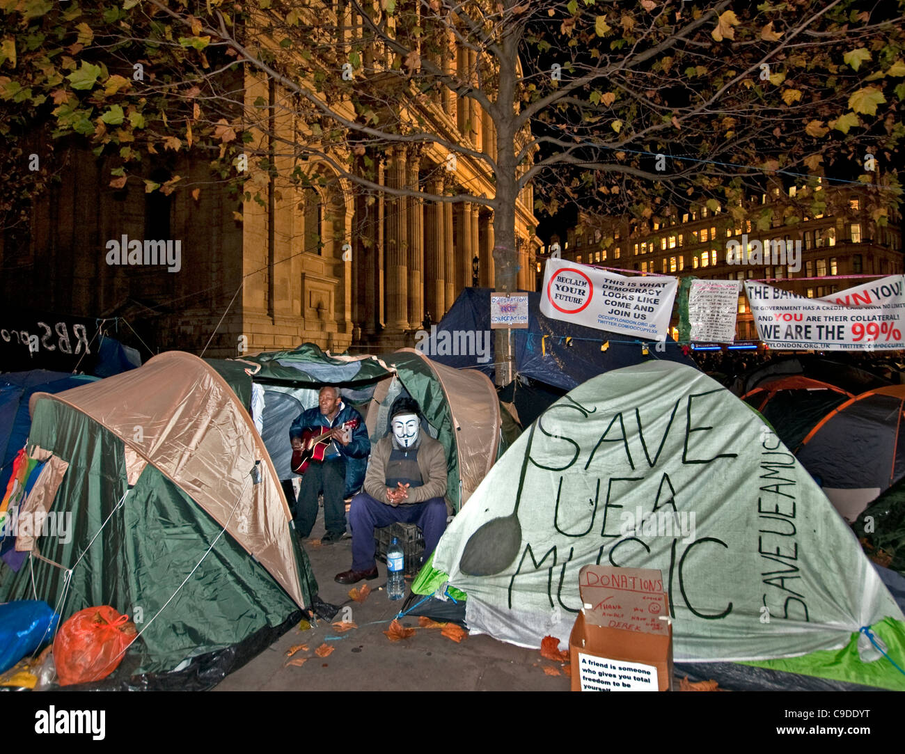 Protestation Occupy London camping à l'extérieur de la Cathédrale St Paul centre de Londres Banque D'Images