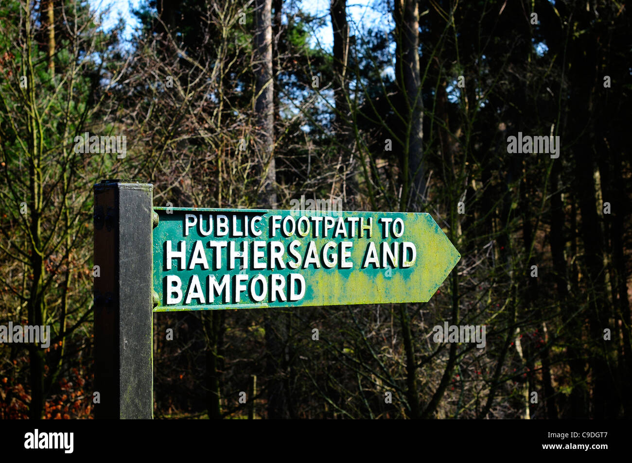 Sentier signe pour Hathersage et Bamford, Peak District National Park, Angleterre Banque D'Images