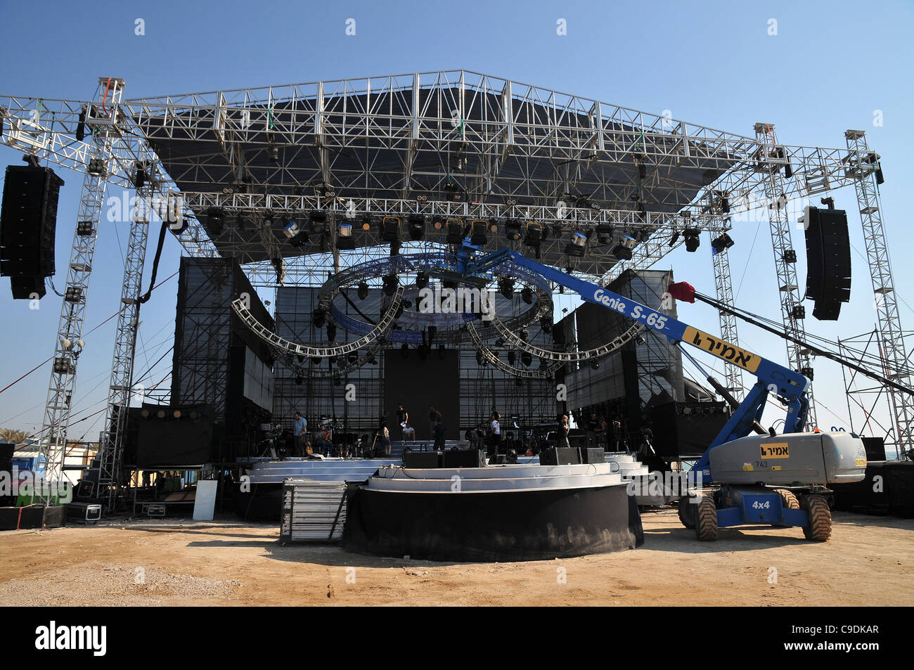 Festival de musique en plein air. La scène principale est en cours de construction photographié à Haïfa, Israël Banque D'Images