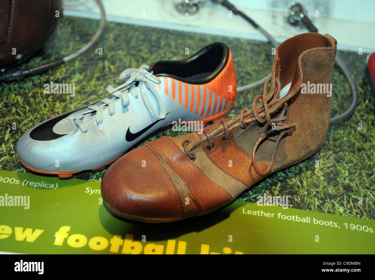 Ancienne paire de chaussures de foot personnalisable - Ben & Flo