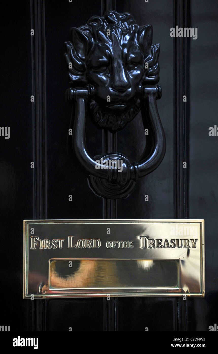 10 Downing street letter box et knocker. Londres, Angleterre, Royaume-Uni Banque D'Images