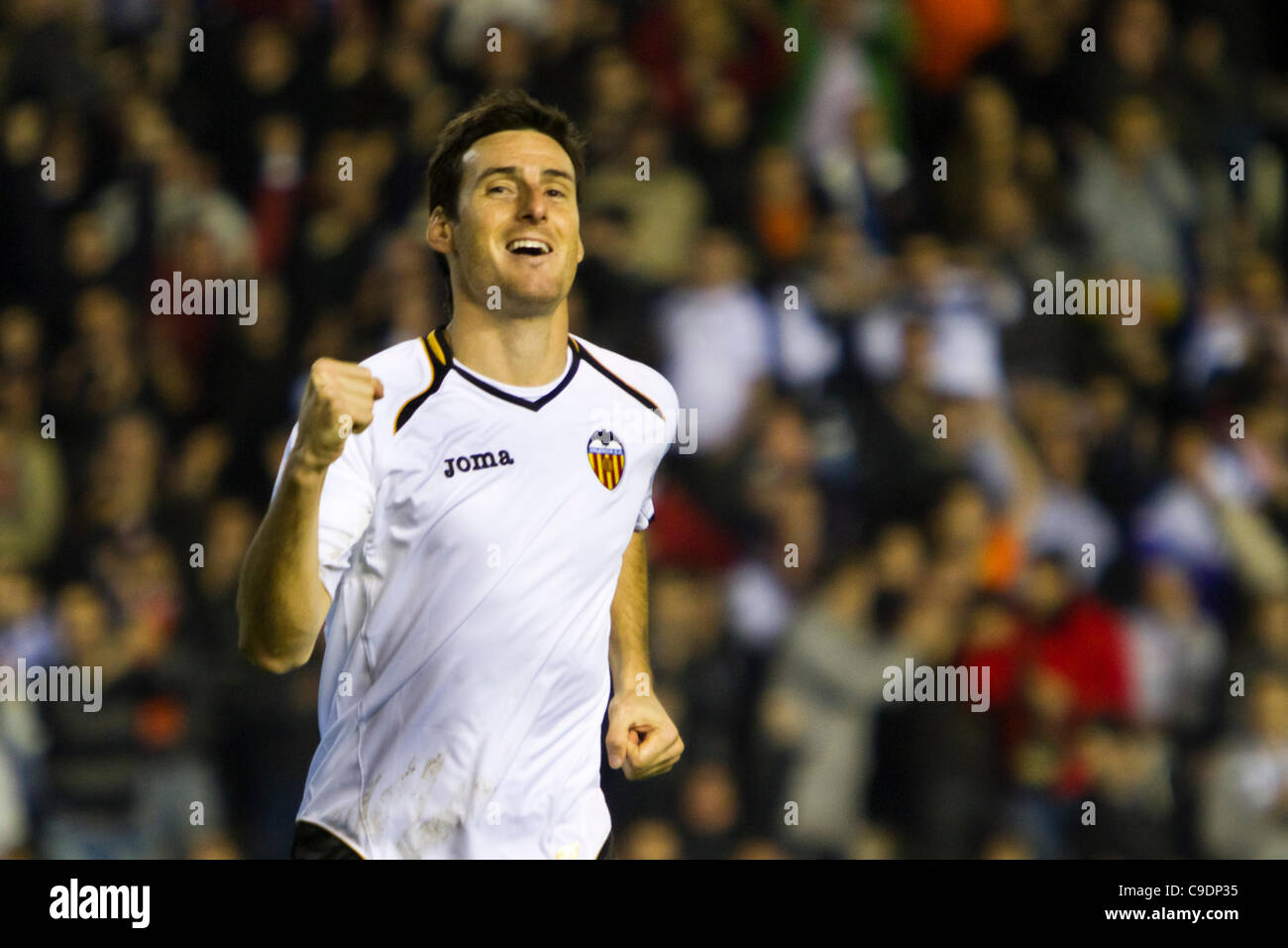 23/11/2011. Valencia, Espagne match de football entre Valencia Club de Futbol et KRC Genk, Journée 5, Ligue des Champions, Groupe E ------------------------------------- Aritz Aduriz célébrant son but, numéro 6 pour Valence CF par minute 70 Banque D'Images