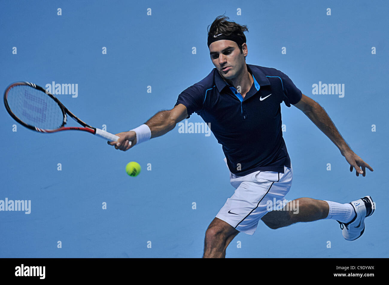 26.11.2011 Londres, Angleterre Suisse de Roger Federer lors de son match demi-finale contre David Ferrer Tennis de l'Espagne à la Barclays ATP World Tour Finals 2011 au 02 London Arena. Banque D'Images