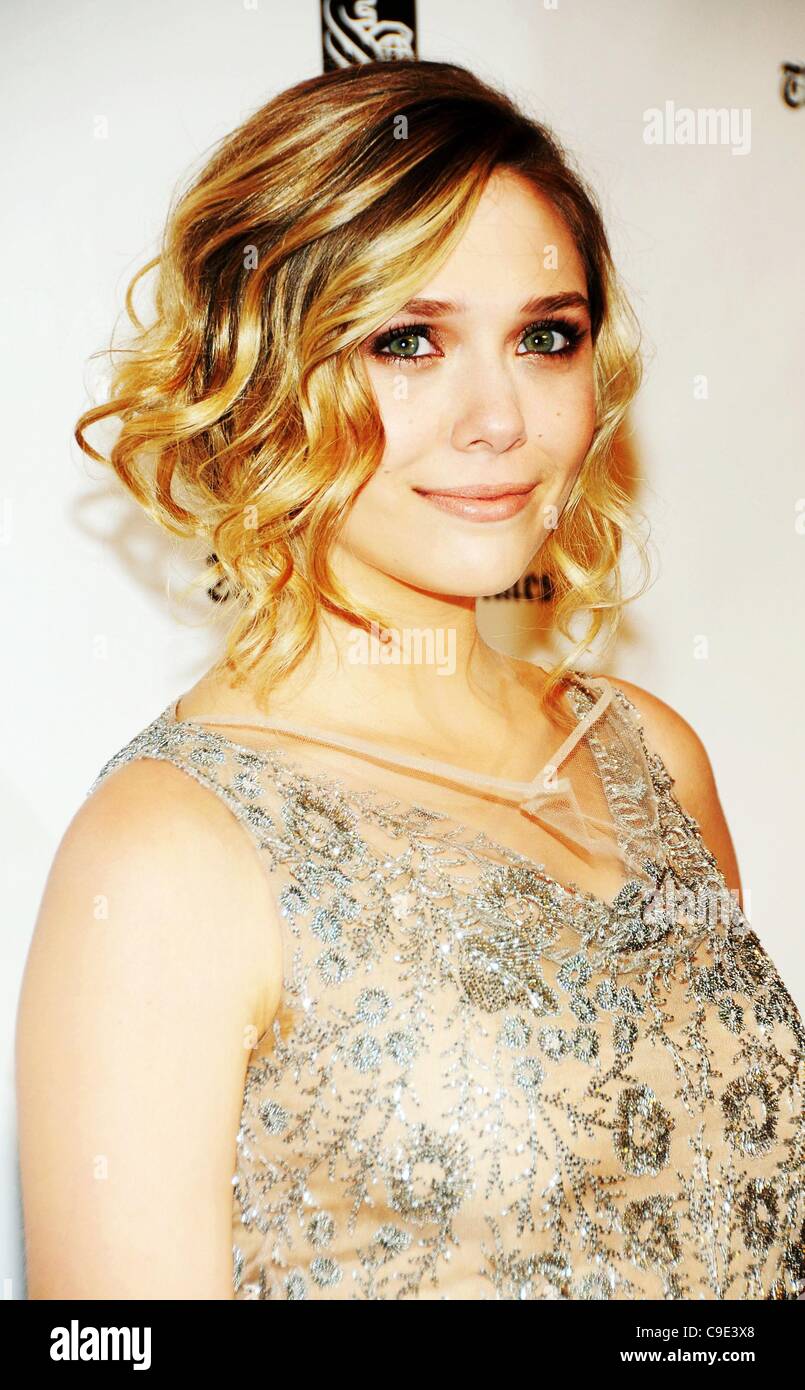 Elizabeth Olsen au niveau des arrivées pour l'IFP'S 21st Annual Gotham Independent Film Awards, le Restaurant Cipriani Wall Street, New York, NY, le 28 novembre 2011. Photo par : Desiree Navarro/Everett Collection Banque D'Images
