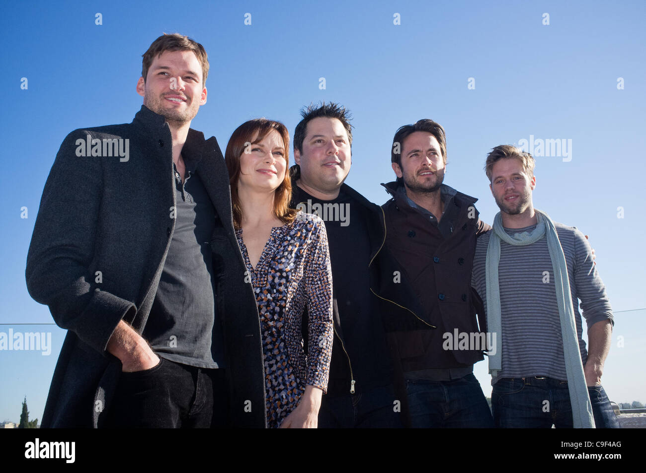 La Voix de l'Amérique en Israël des stars posent pour des photos avec la diplomatie ouverte et le Ministre des affaires de la Diaspora, Yuli Edelstein, pendant une visite en Israël d'acquérir une compréhension plus large et plus profonde du pays. Jérusalem, Israël. 12 décembre 2011. Banque D'Images