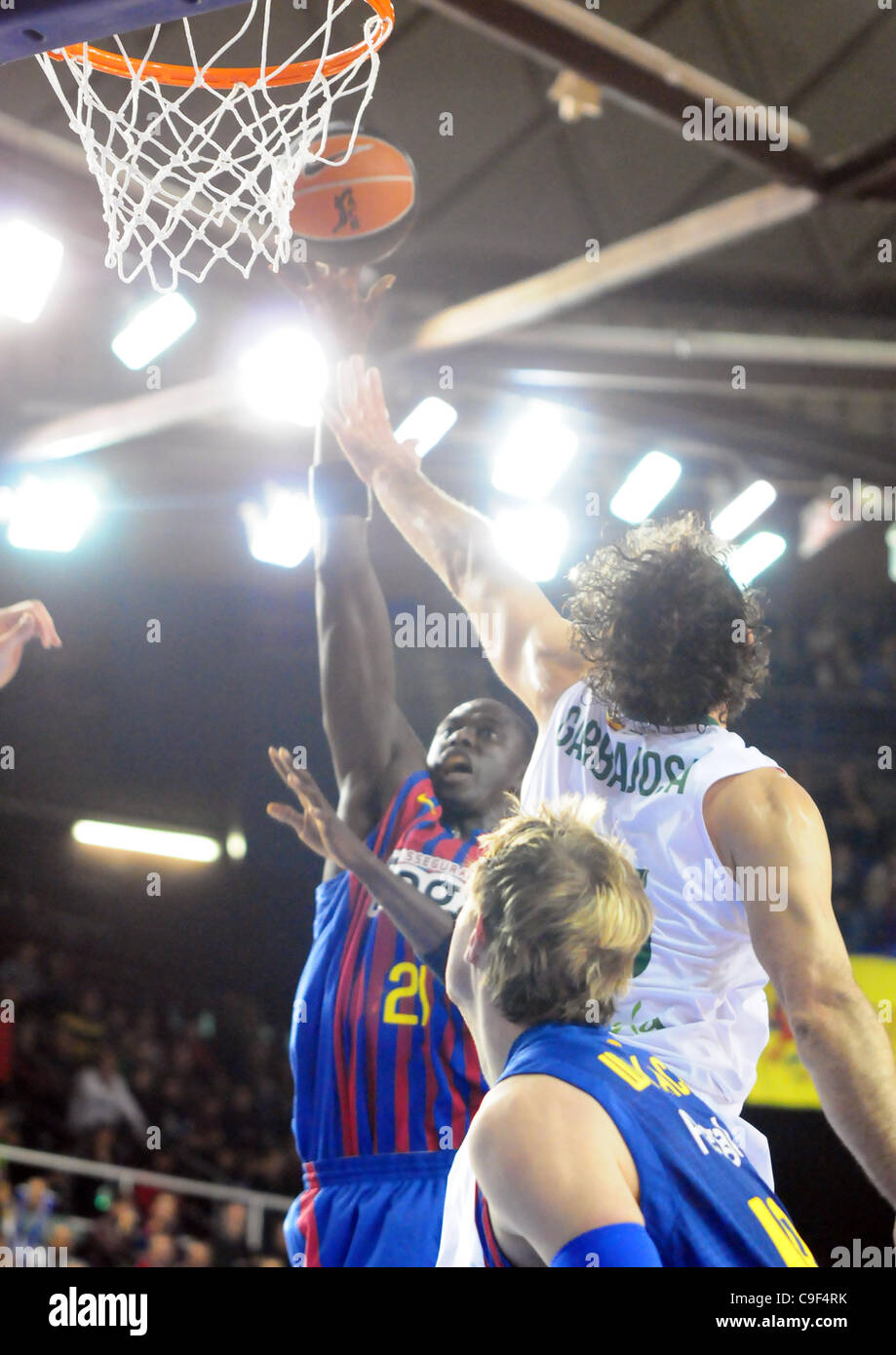 Basket-ball, Liga Endesa (Espagne) : FC Barcelona - Unicaja Malaga (Dec 11th, 2011) Bonifance N'dong obtenant au son match parfait Banque D'Images