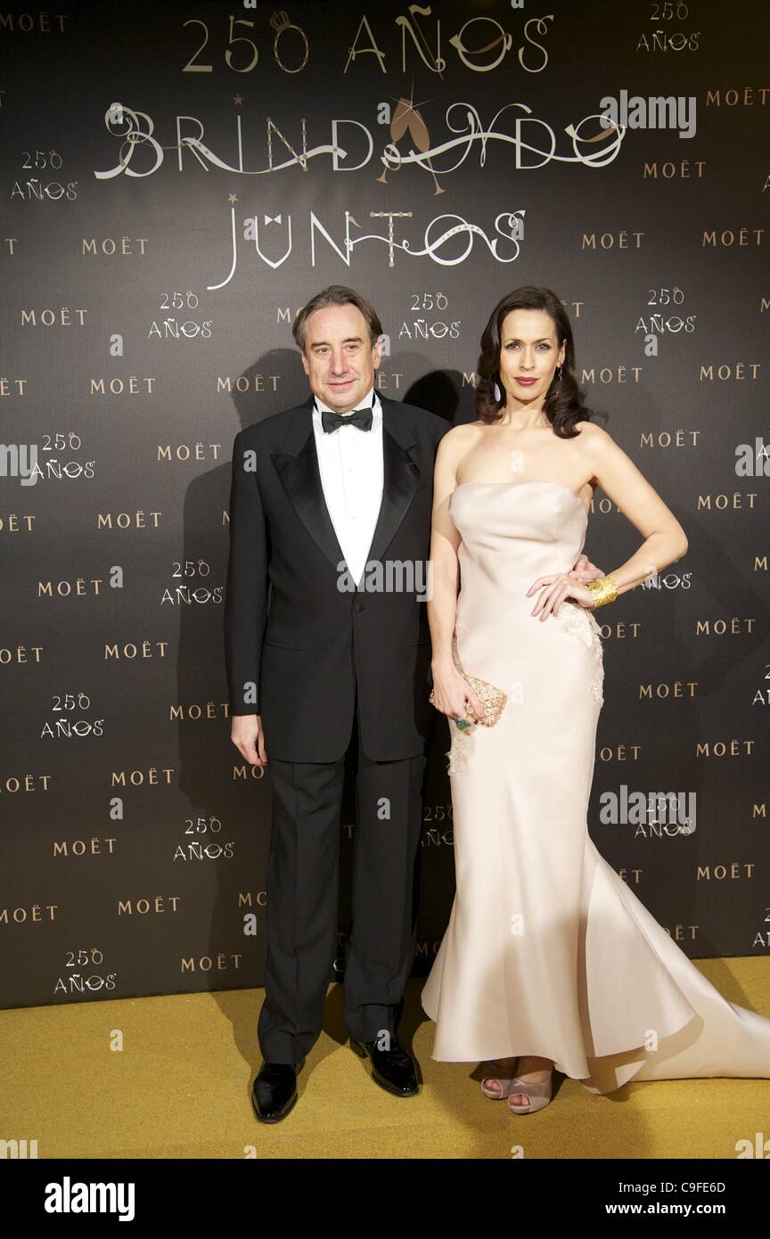14 décembre 2011 - Madrid, Madrid, Espagne - Juanjo Puigcorbe et Lola Marceli assister à l'une séance de photos pour le 250e anniversaire de Moët & Chandon à l'Ambassade de France à Madrid (crédit Image : © Jack Abuin/ZUMAPRESS.com) Banque D'Images