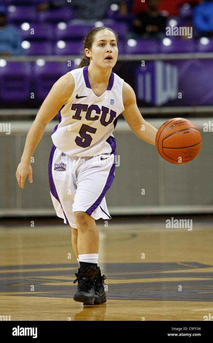 18 déc., 2011 - Fort Worth, Texas, US - TCU Horned Frogs Guard Meagan Henson (5) au cours de l'action entre la Sam Houston State Bearkats et le TCU Horned Frogs. Après le premier semestre, Sam Houston State mène TCU 31-23 à Daniel-Meyer Coliseum. (Crédit Image : © Andrew Dieb/ZUMAPRESS.com)/Southcreek Banque D'Images
