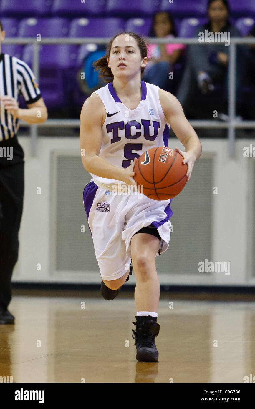 20 déc., 2011 - Fort Worth, Texas, US - TCU Horned Frogs Guard Meagan Henson (5) au cours de l'action entre la Tulsa Golden Hurricane et le TCU Horned Frogs. Défaites TCU Tulsa 60-43 à Daniel-Meyer Coliseum. (Crédit Image : © Andrew Dieb/ZUMAPRESS.com)/Southcreek Banque D'Images