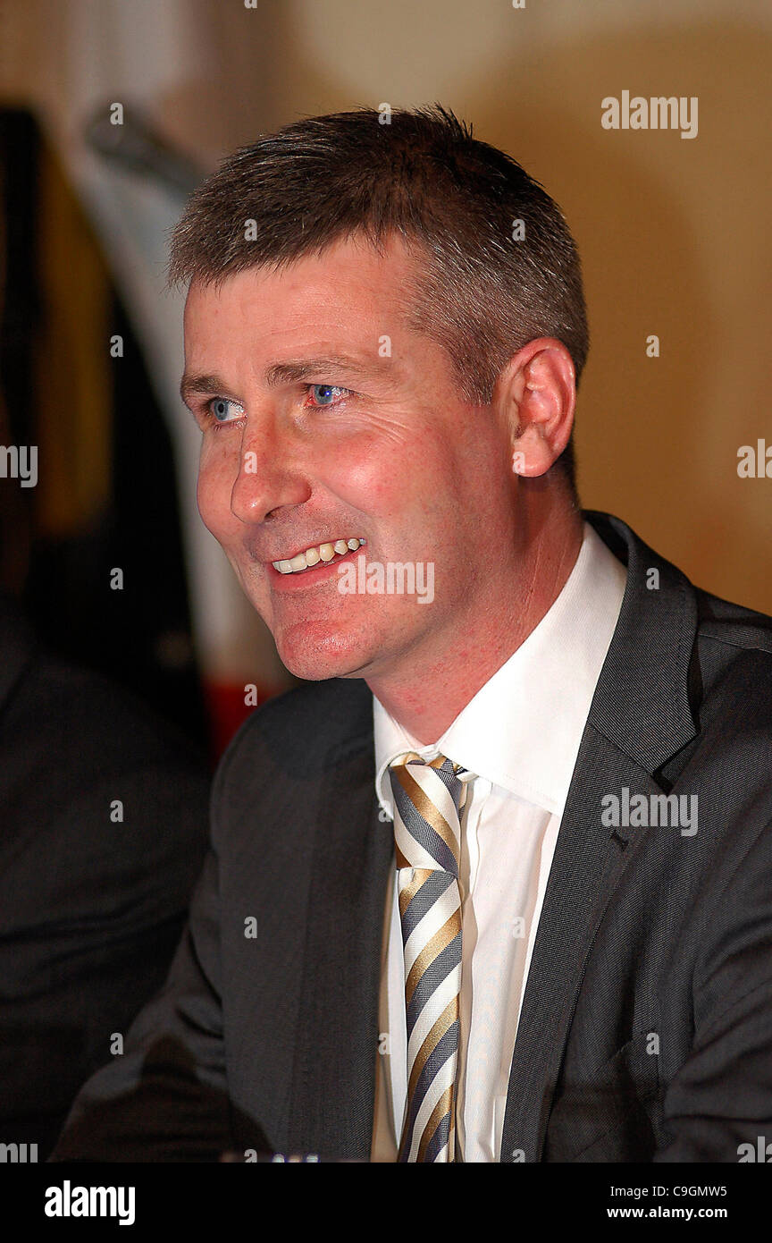 Stephen Kenny, gestionnaire de l'Irlandais Airtricity Premier League club Dundalk. Kenny précédemment Shamrock Rovers géré, Derry City, Dunfermline, de la bohème et Longford Town. Banque D'Images