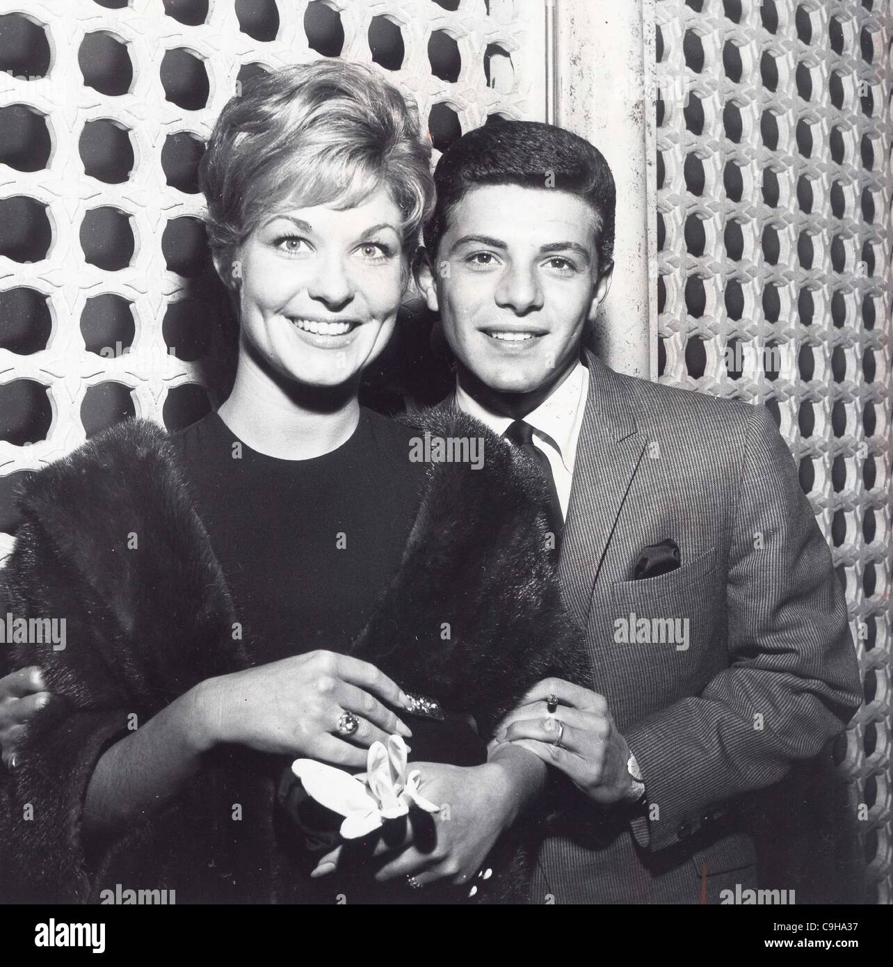 21 décembre 2011 - Frankie Avalon avec bride Kay Diebel.Fourni par Photos, inc.(Image Crédit : Â© Globe Photos/ZUMAPRESS.com) Banque D'Images
