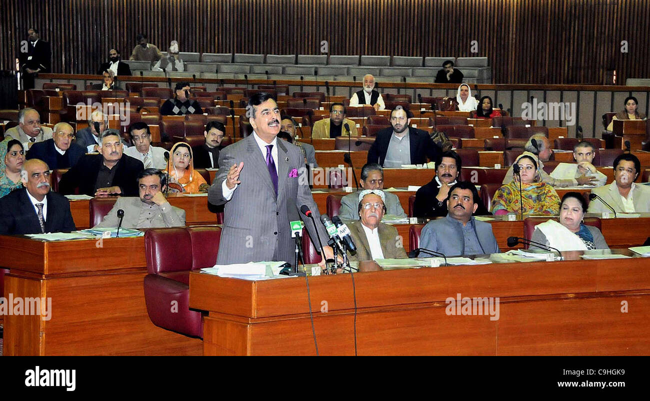 Premier Ministre, Syed Yousuf Raza Gilani adresses à l'Assemblée nationale tenue à La Maison du Parlement à Islamabad Banque D'Images