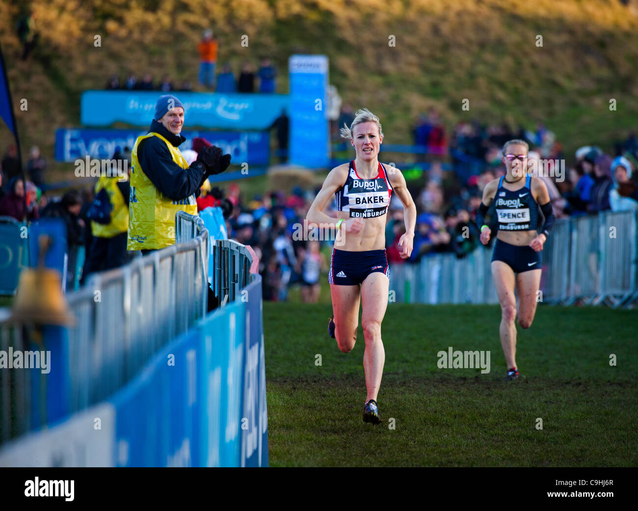 BUPA Great Cross-country d'Édimbourg, run 7 janvier 2012, les femmes âgées 6km de course. Gagnant : Fionnuala Britton EUR, deuxième : Gemma Steel GBR, troisième : Elle Baker GBR. Banque D'Images