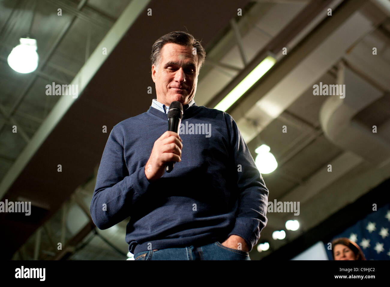 Derry, NH, États-Unis - 1/7/12 - Mitt Romney au cours d'une campagne s'arrêtent à la Pinkerton Academy à Derry, NH 7 janvier 2012, alors qu'il milite pour la nomination républicaine pour le président avant les primaires du New Hampshire. (Photo par Gordon M. Grant) Banque D'Images