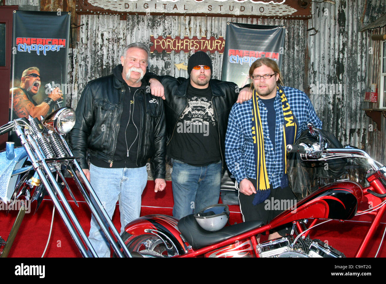 13 janvier 2007 - West Hollywood, CA, USA - American Chopper vedette Orange County Choppers entreprise familiale gérée par ( l-r ) PAUL TEUTEL SR. , PAUL TEUTEL Jr. et Michael TEUTEL prendre une apparence de promotion à la House of Blues pour promouvoir la série passant de la Discovery Channnel à la Lea Banque D'Images