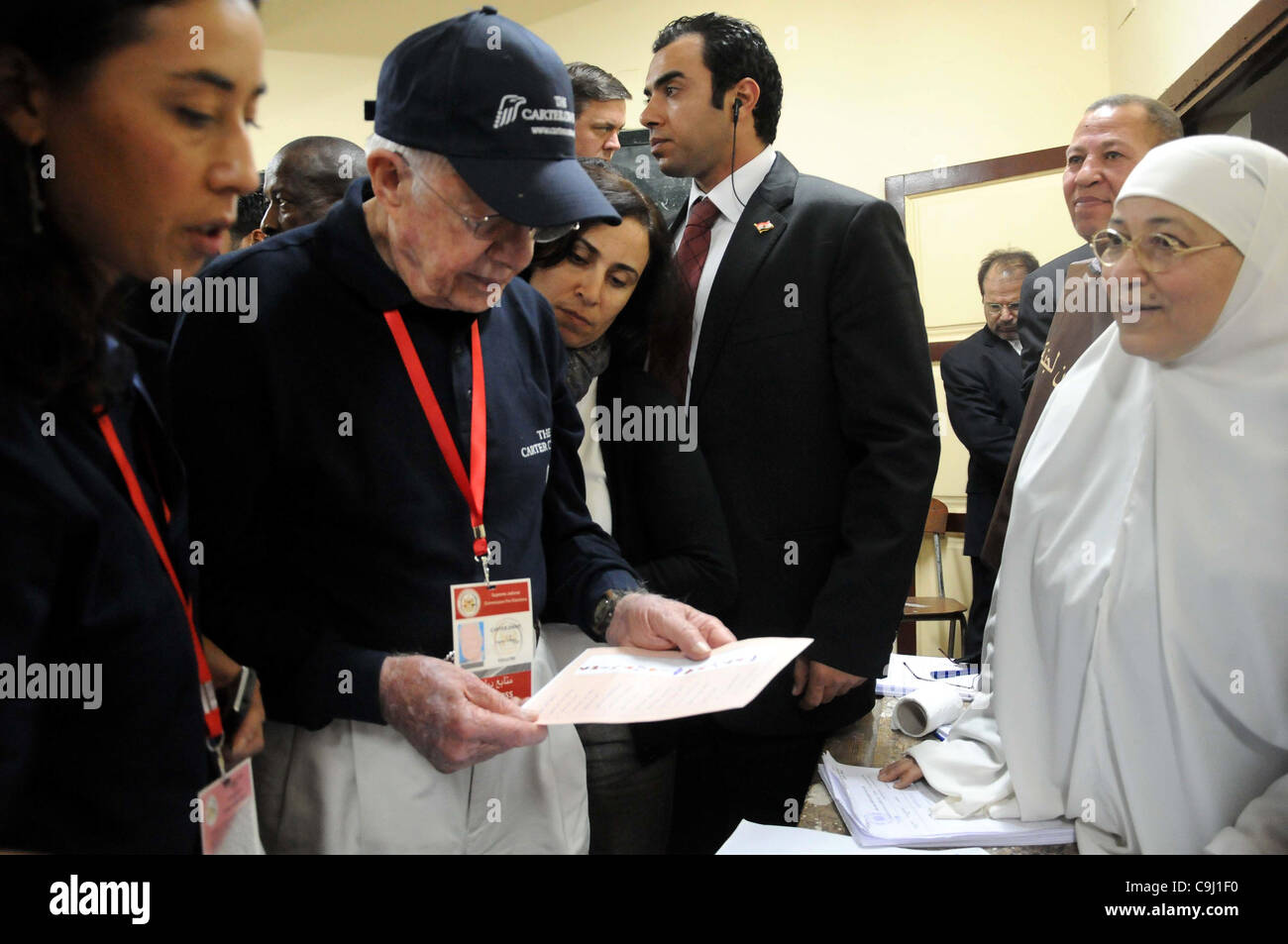 10 janvier 2012 - L'Egypte, l'Egypte - Jimmy Carter's au niveau de la tige Farag l'école. Au cours de sa présidence dans les années 1970, Carter a aidé le courtier de l'Accords de Camp David qui a conduit à un accord de paix de 1979 entre Israël et l'Egypte. -- La visite de Jimmy Carter à l'élection du comité au niveau de l'école. Farag L'ancien Président des États-Unis Banque D'Images