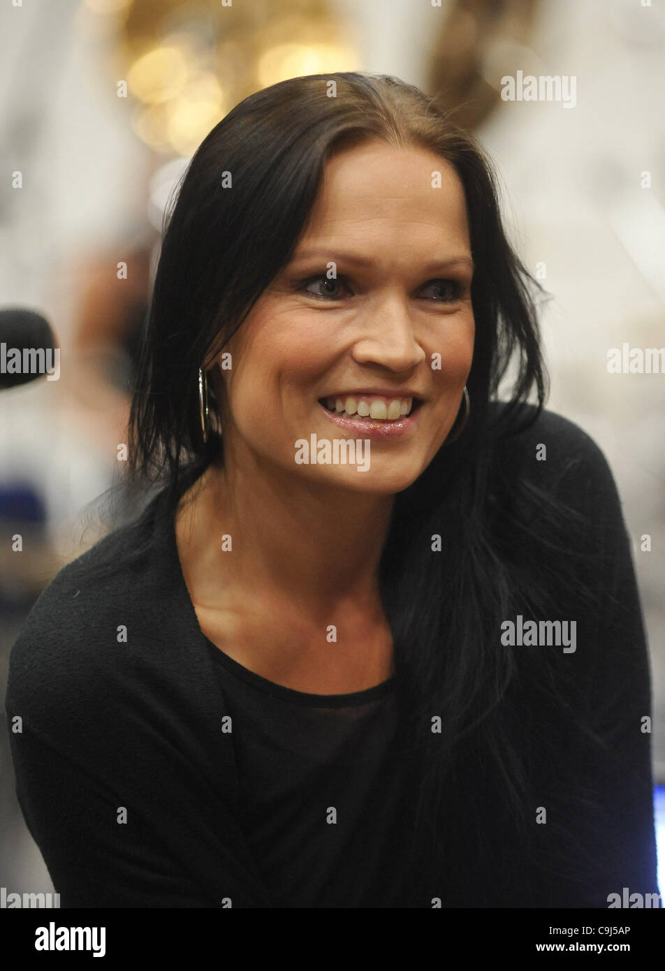 Tarja Turunen au cours de la conférence de presse.Tarja Turunen va ouvrir sa tournée mondiale ce qui se trouve sous le 113th, 2011, République tchèque, Zlin.(Photo/CTK Zdenek Nemec) Banque D'Images