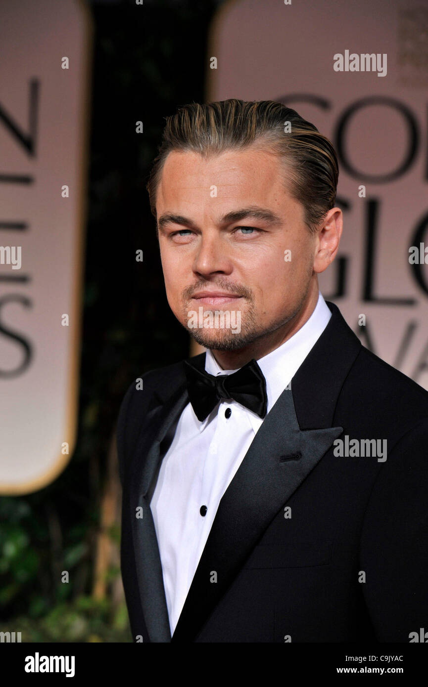 15 janvier 2012 - Los Angeles, Californie, États-Unis - acteur Leonardo  DiCAPRIO wearing tuxedo Giorgio Armani en arrivant sur le tapis rouge pour  le 69e Golden Globe Awards annuels au Beverly Hilton