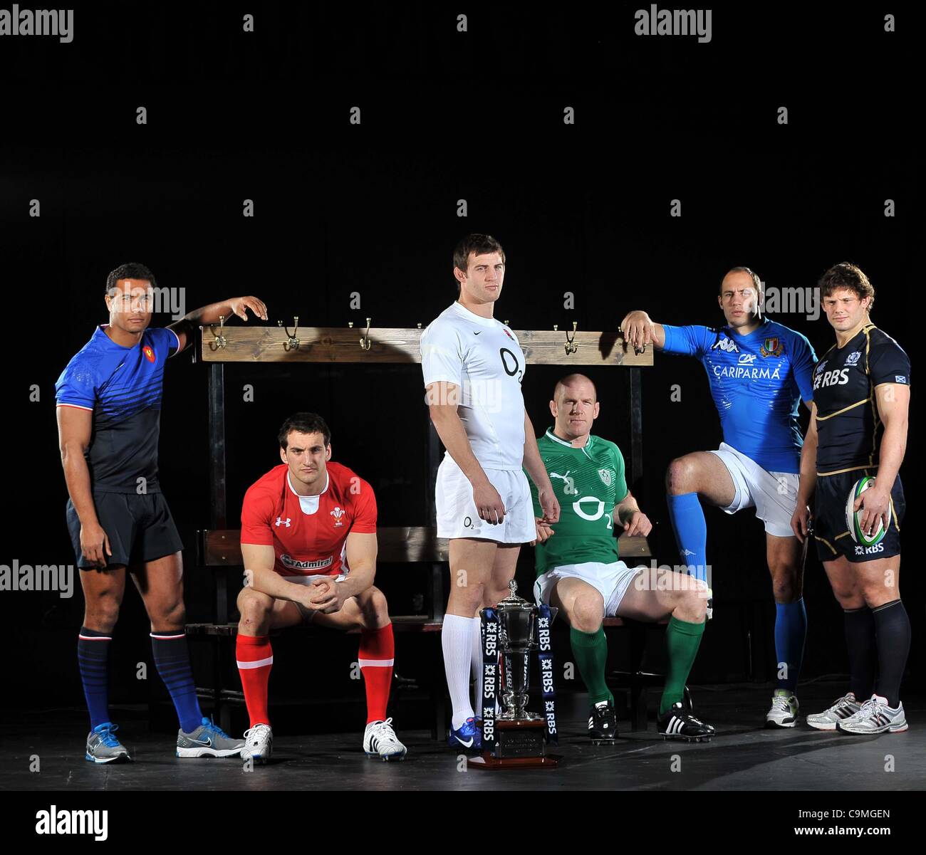 Le SET HURLINGHAM CLUB, LONDON, UK, le mercredi 25/01/2012. (L-R) de France Thierry Dusautoir, Sam Warburton de galles, Tom Wood de l'Angleterre, Paul O'Connell de l'Irlande, Sergio Parisse de l'Italie et de l'Ecosse. Ford Ross Lancement du Tournoi RBS 6 Nations. Banque D'Images