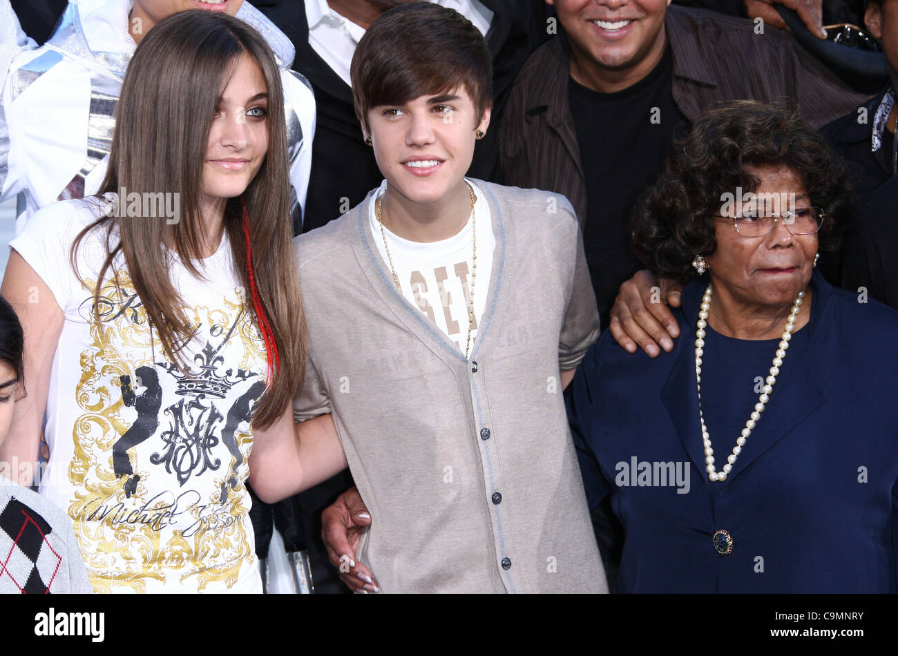 PARIS JACKSON ET JUSTIN BIEBER ET KATHERINE JACKSON MICHAEL JACKSON PART ET CÉRÉMONIE EMPREINTE HOLLYWOOD LOS ANGELES CALIFORNIE Banque D'Images