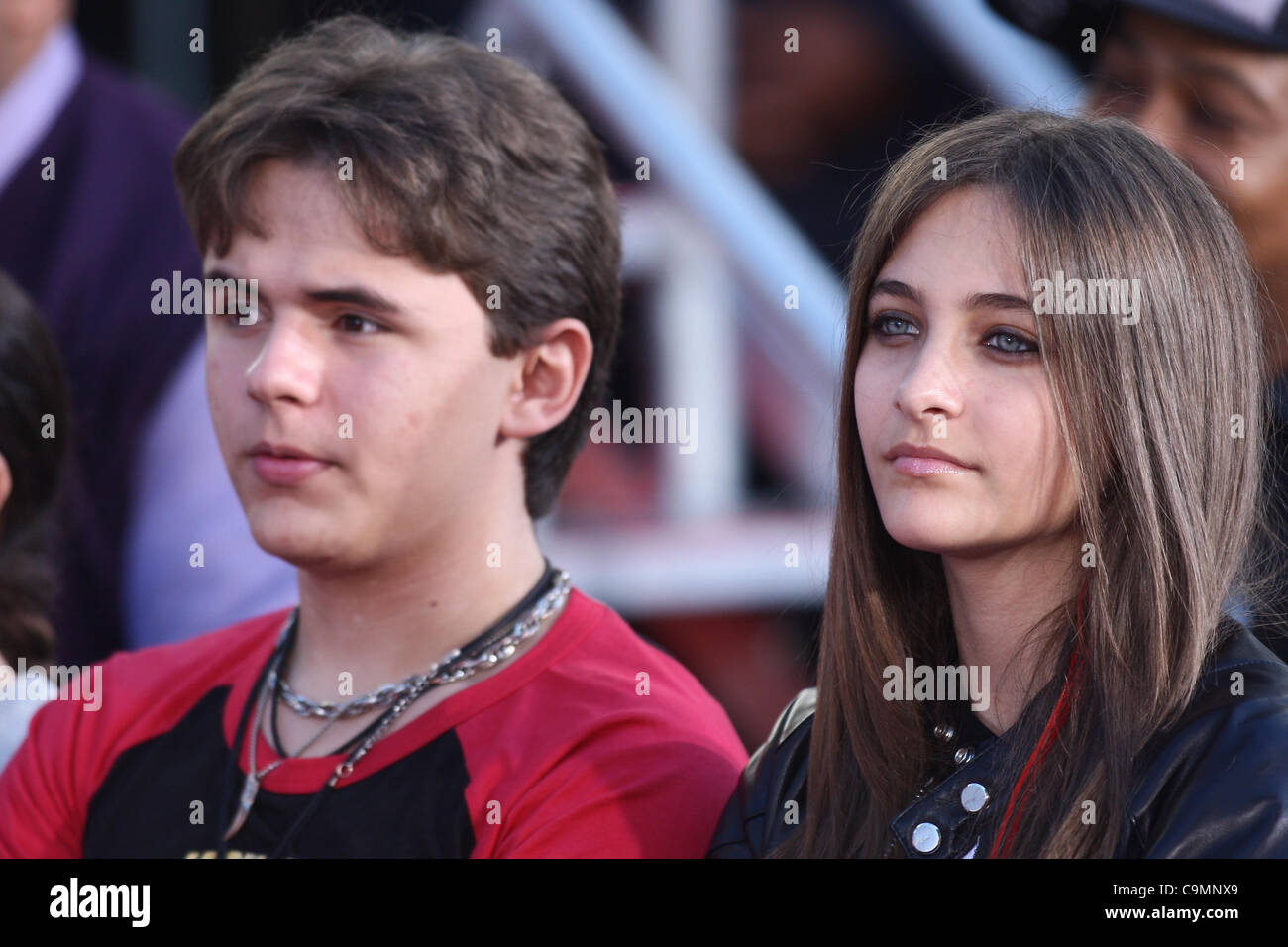 PRINCE & PARIS JACKSON JACKSON MICHAEL JACKSON PART ET CÉRÉMONIE EMPREINTE HOLLYWOOD LOS ANGELES CALIFORNIA USA 26 janvier 20 Banque D'Images