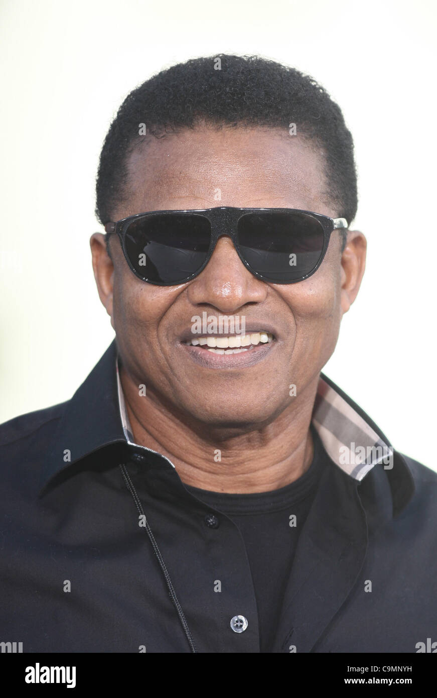 JACKIE JACKSON MICHAEL JACKSON PART ET CÉRÉMONIE EMPREINTE HOLLYWOOD LOS ANGELES CALIFORNIA USA 26 janvier 2012 Banque D'Images