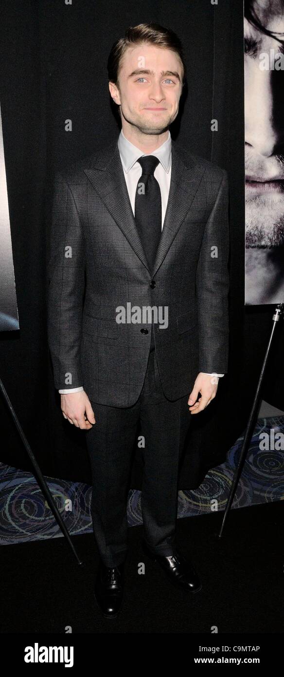Daniel Radcliffe aux arrivées pour The Woman in Black Premiere, Scotiabank Theatre, Toronto, le 26 janvier 2012. Photo par : Nicole Springer/Everett Collection Banque D'Images