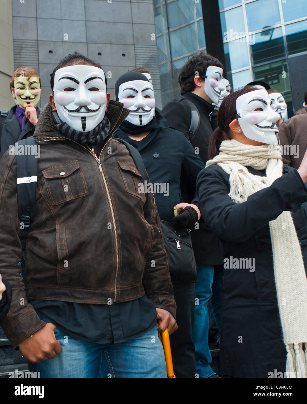 Protestation anonyme contre la loi anti-piratage de l'Internet, ACTA (Accord commercial anti-contrefaçon), qui menace la liberté d'Internet, Paris, France, proteste contre le libre-échange Banque D'Images