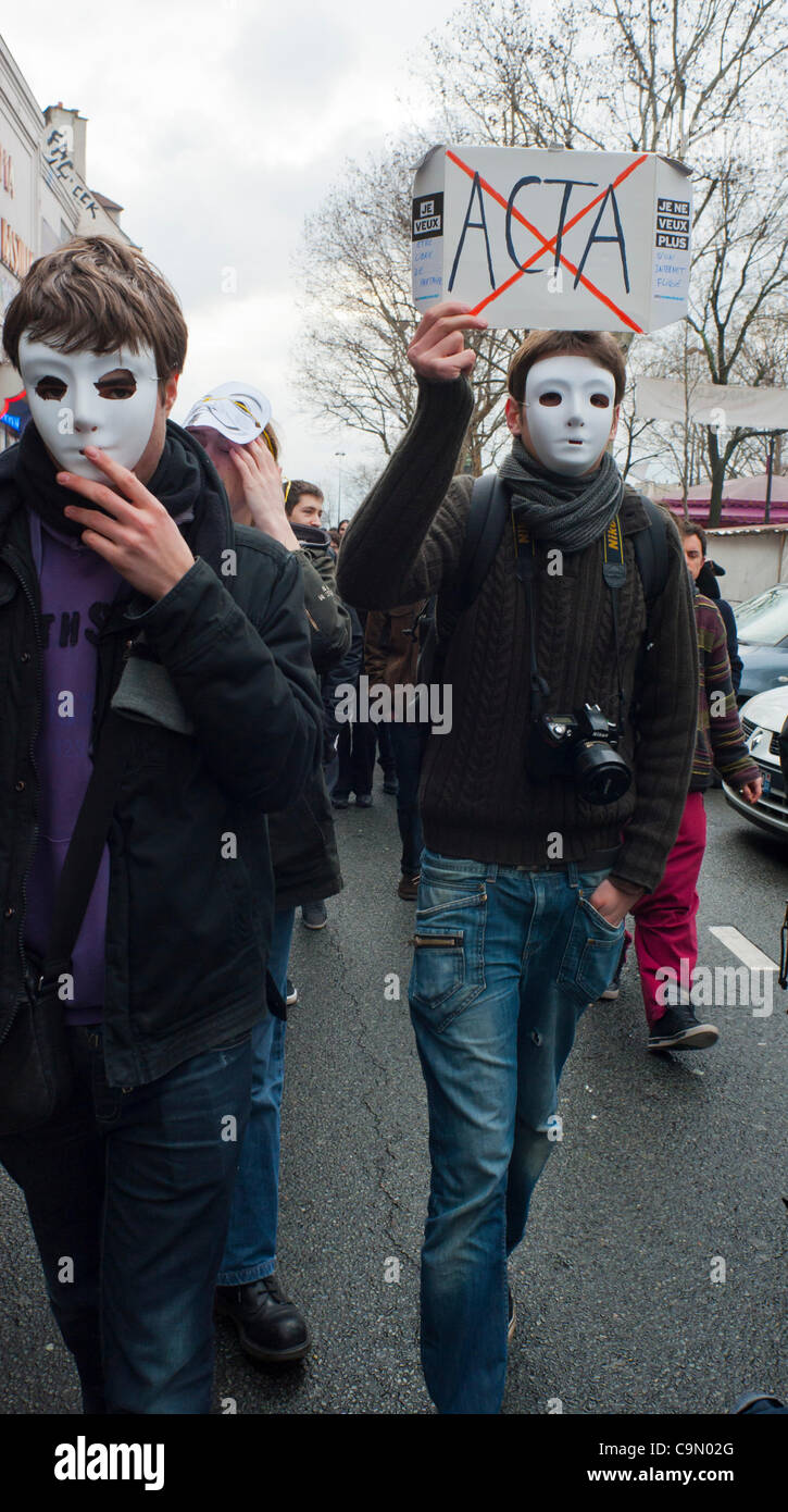 Internet anonyme protestation contre la loi anti-piratage, l'acta (accord commercial anti-contrefaçon), un projet de loi qui menace la liberté de l'internet, Paris, France, samedi, Banque D'Images