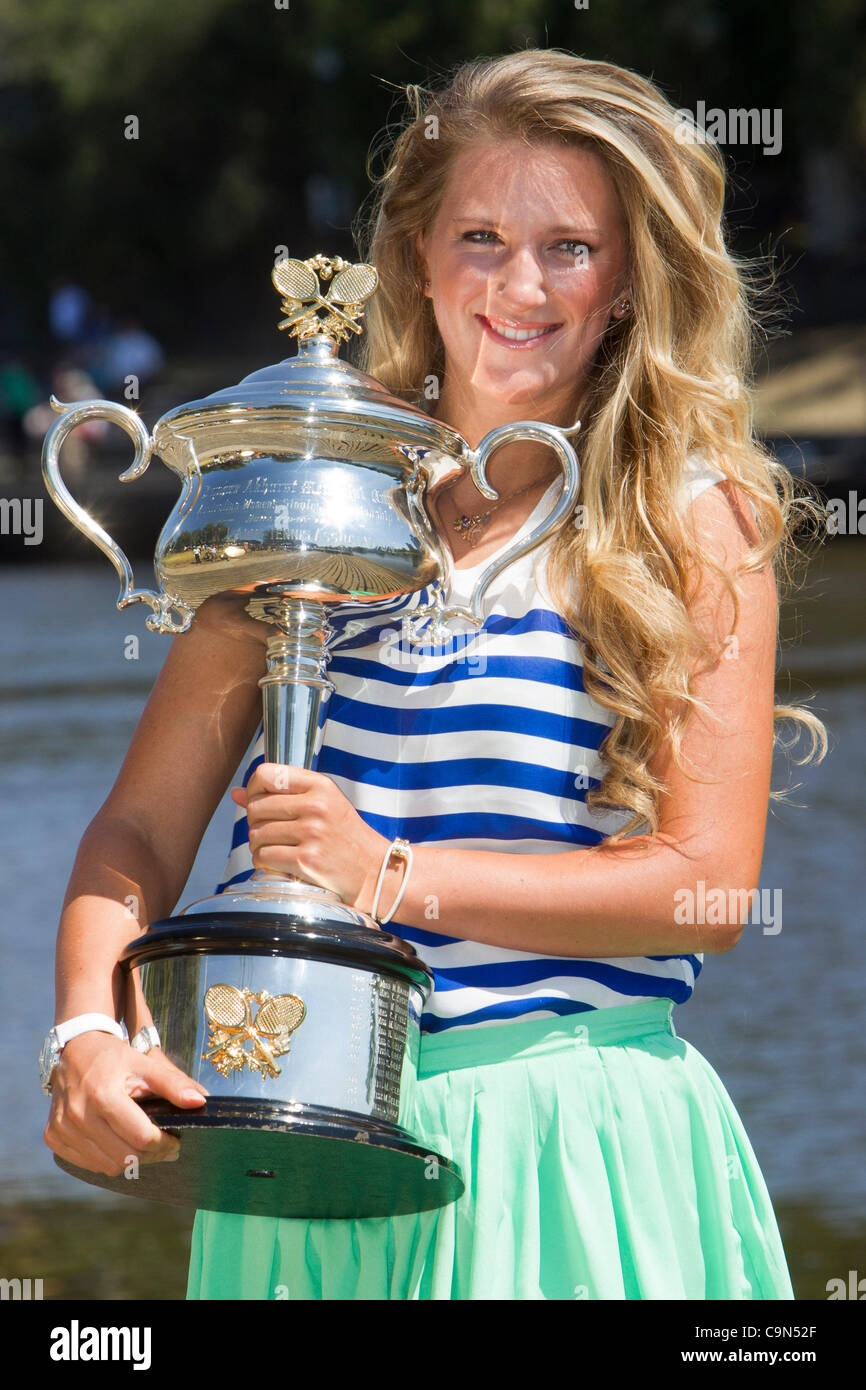 Victoria Azarenka (BLR) pose avec le trophée.Des images de l'Open d'Australie 2012 la finale des femmes au Rod Laver Arena Banque D'Images